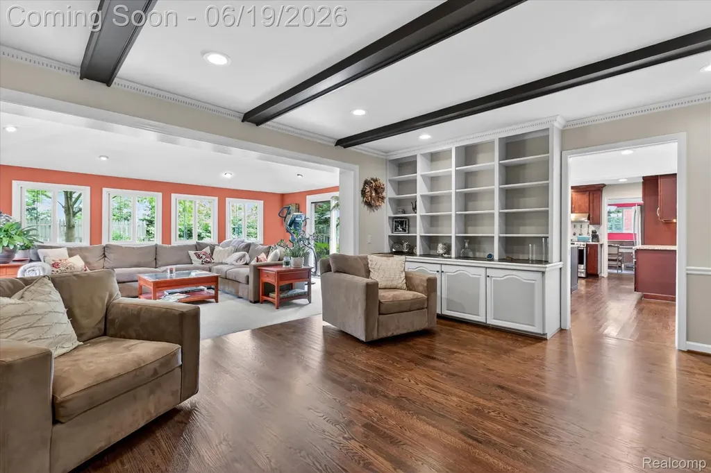 19780 Edshire Lane Grosse Pointe Woods City MI 48236