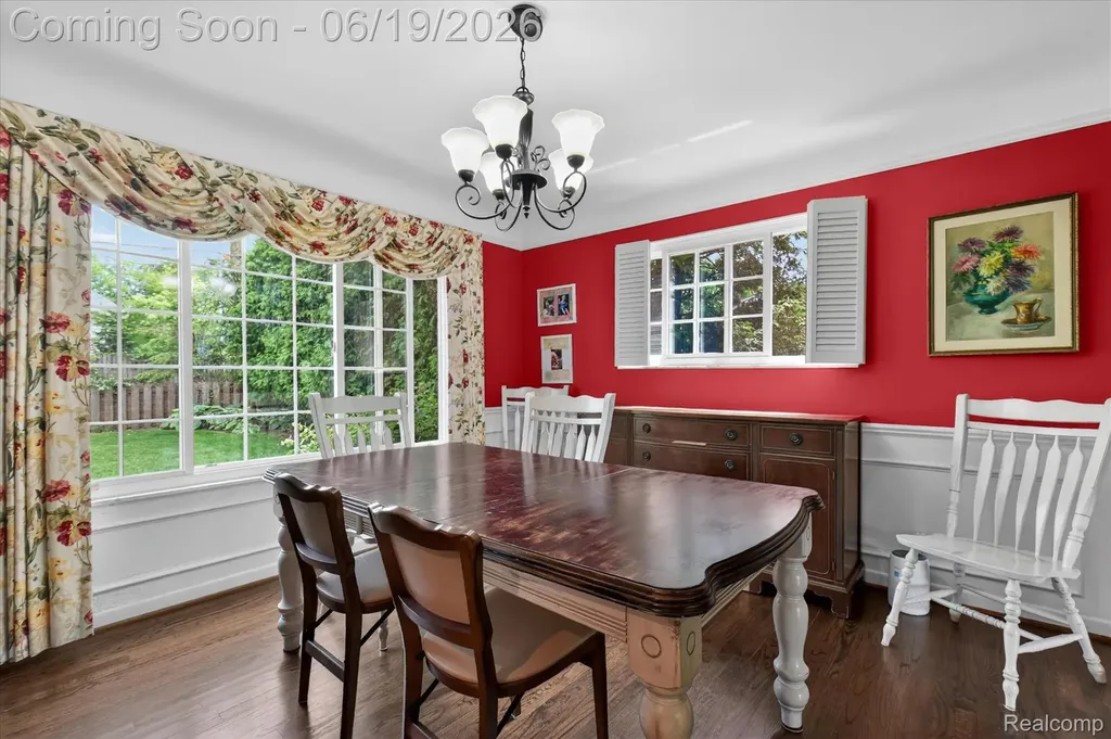 19780 Edshire Lane Grosse Pointe Woods City MI 48236
