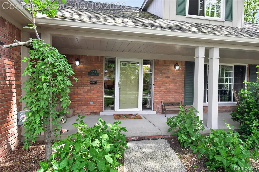 19780 Edshire Lane Grosse Pointe Woods City MI 48236