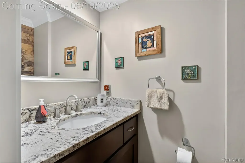19780 Edshire Lane Grosse Pointe Woods City MI 48236