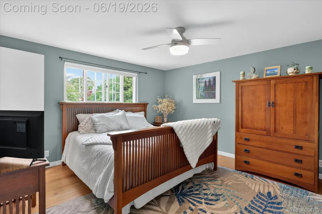 19780 Edshire Lane Grosse Pointe Woods City MI 48236