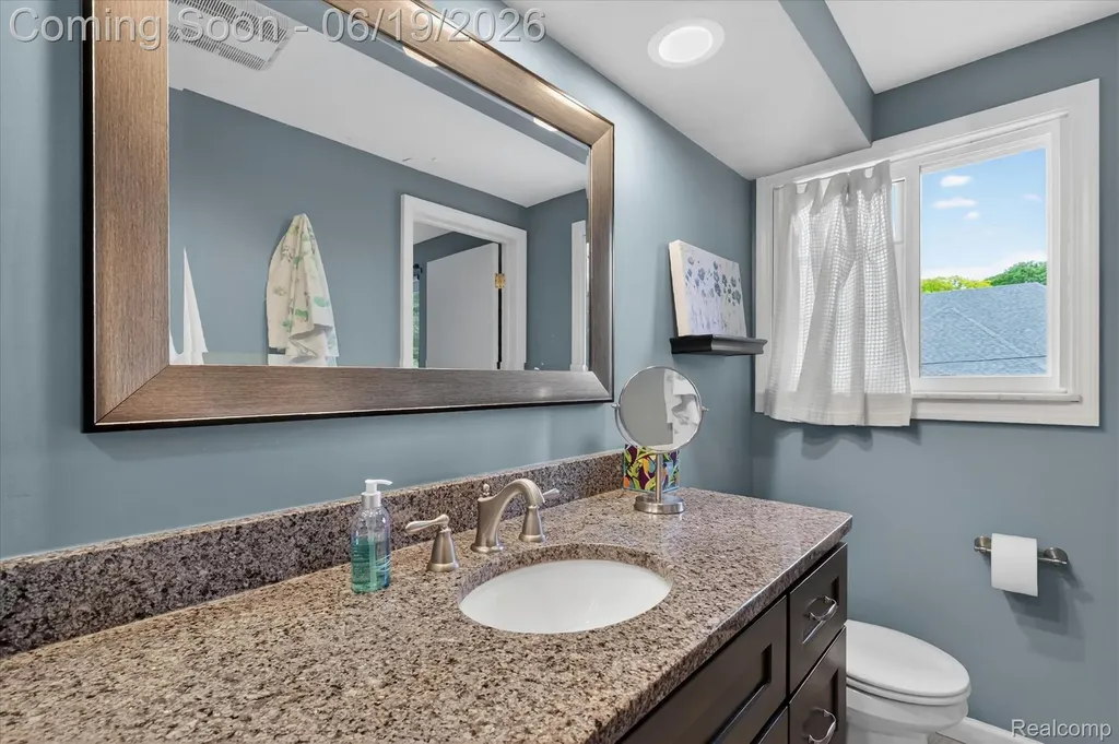 19780 Edshire Lane Grosse Pointe Woods City MI 48236