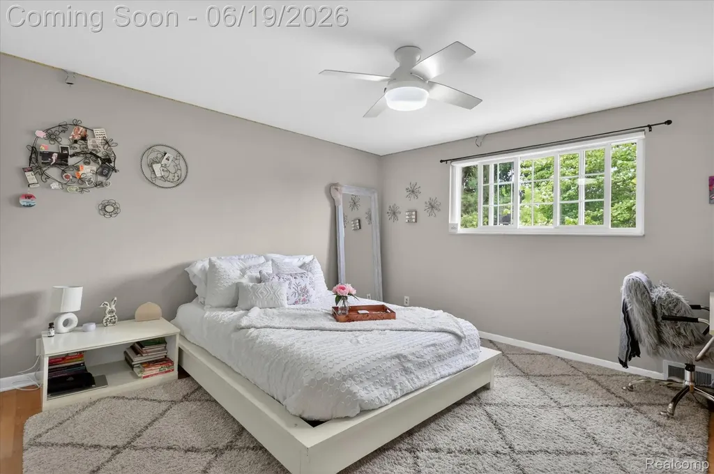 19780 Edshire Lane Grosse Pointe Woods City MI 48236