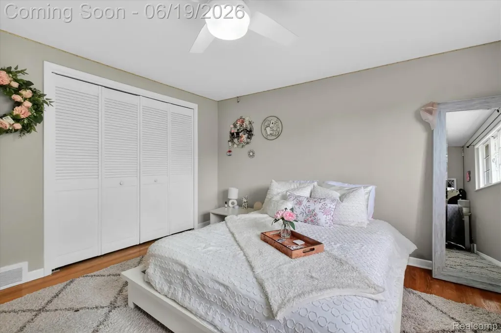 19780 Edshire Lane Grosse Pointe Woods City MI 48236