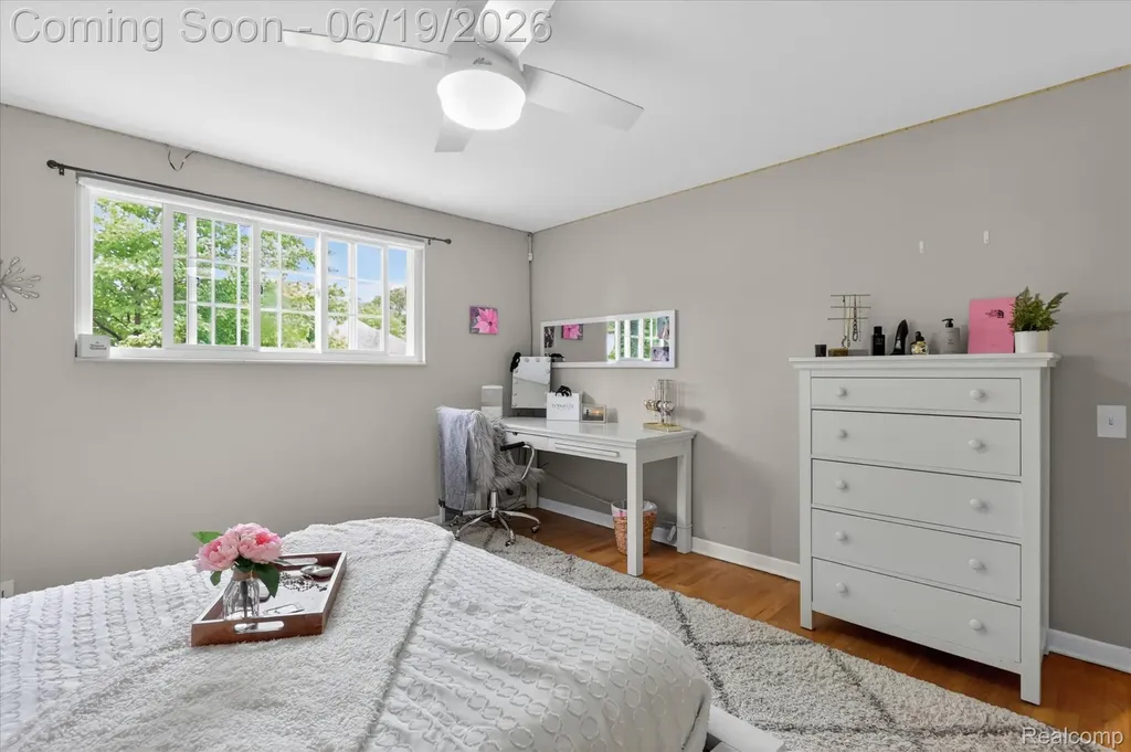 19780 Edshire Lane Grosse Pointe Woods City MI 48236