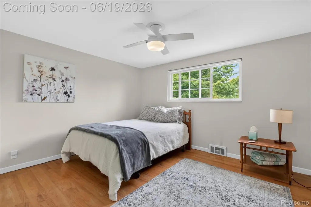19780 Edshire Lane Grosse Pointe Woods City MI 48236