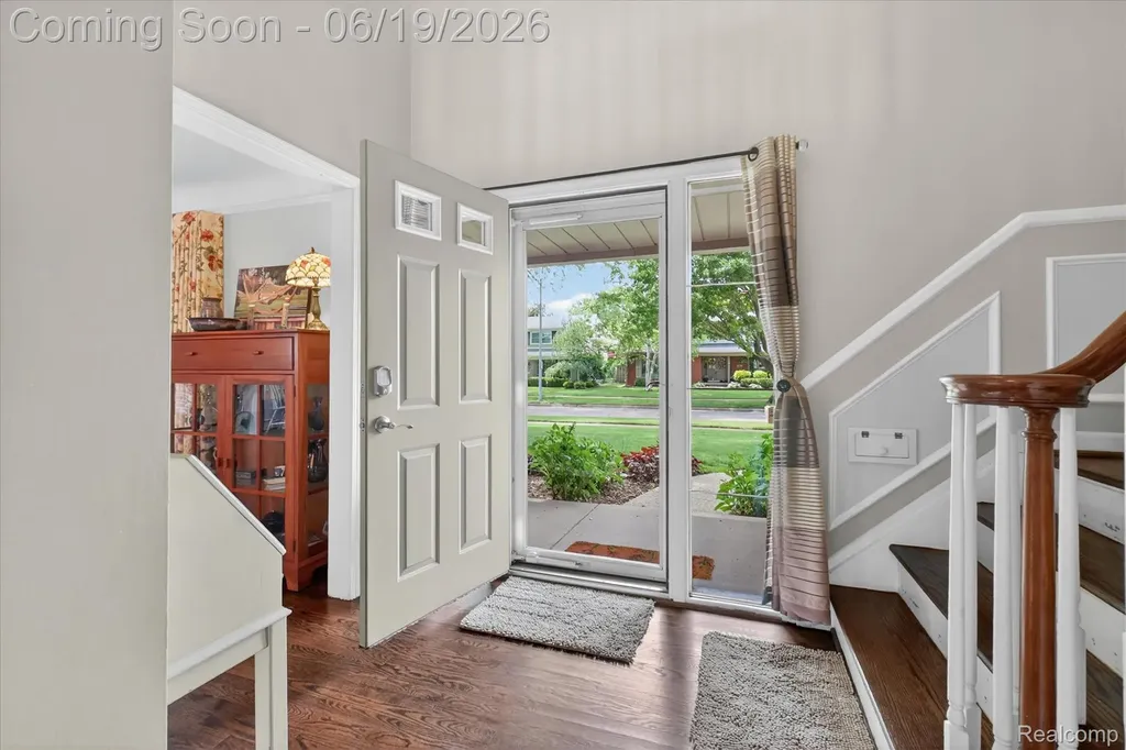 19780 Edshire Lane Grosse Pointe Woods City MI 48236