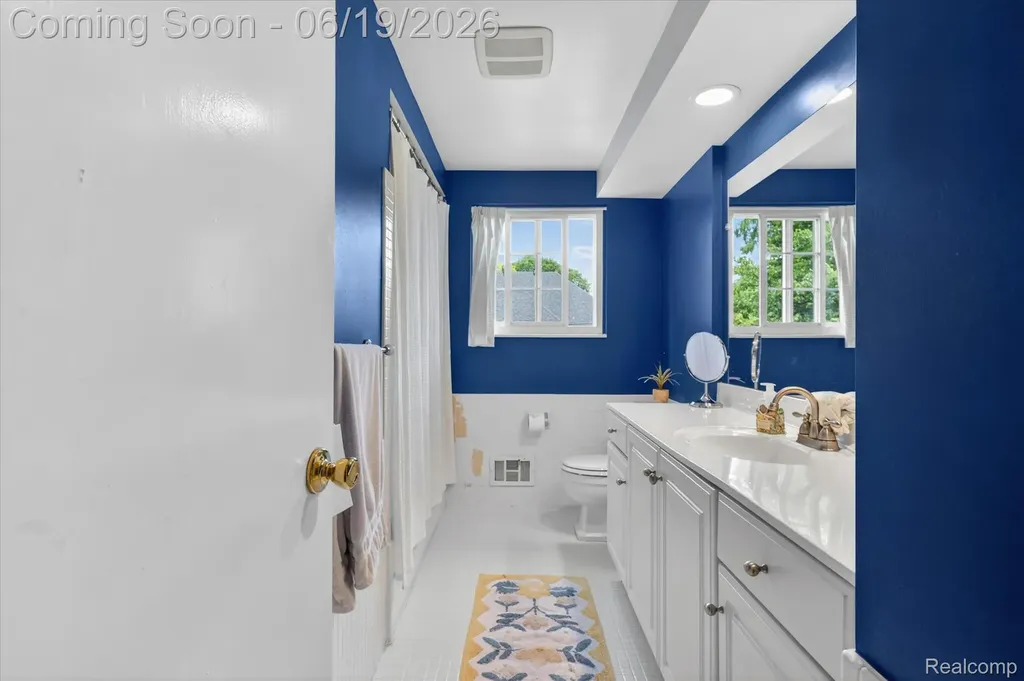 19780 Edshire Lane Grosse Pointe Woods City MI 48236
