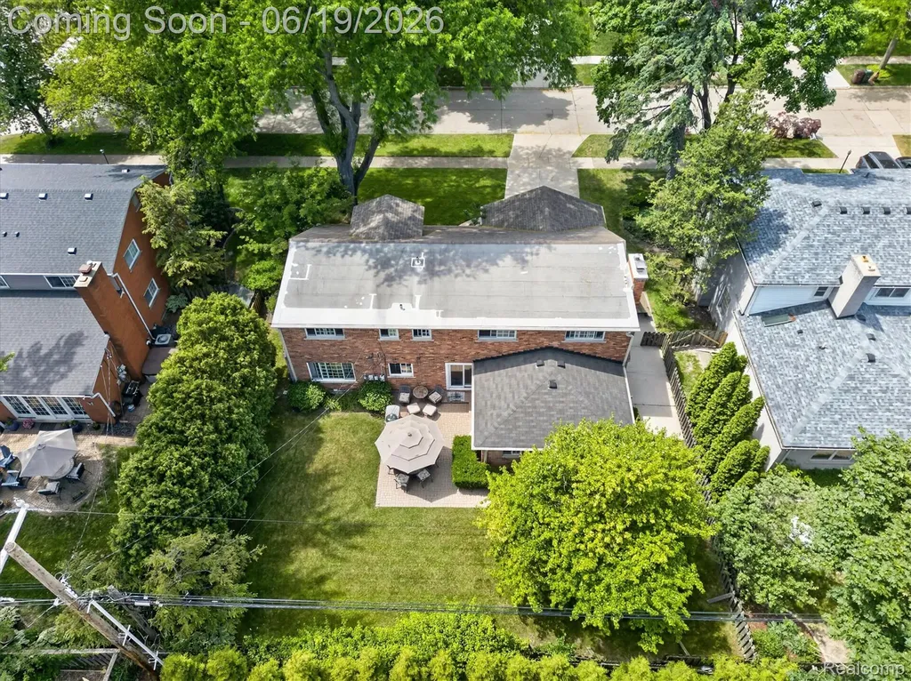 19780 Edshire Lane Grosse Pointe Woods City MI 48236