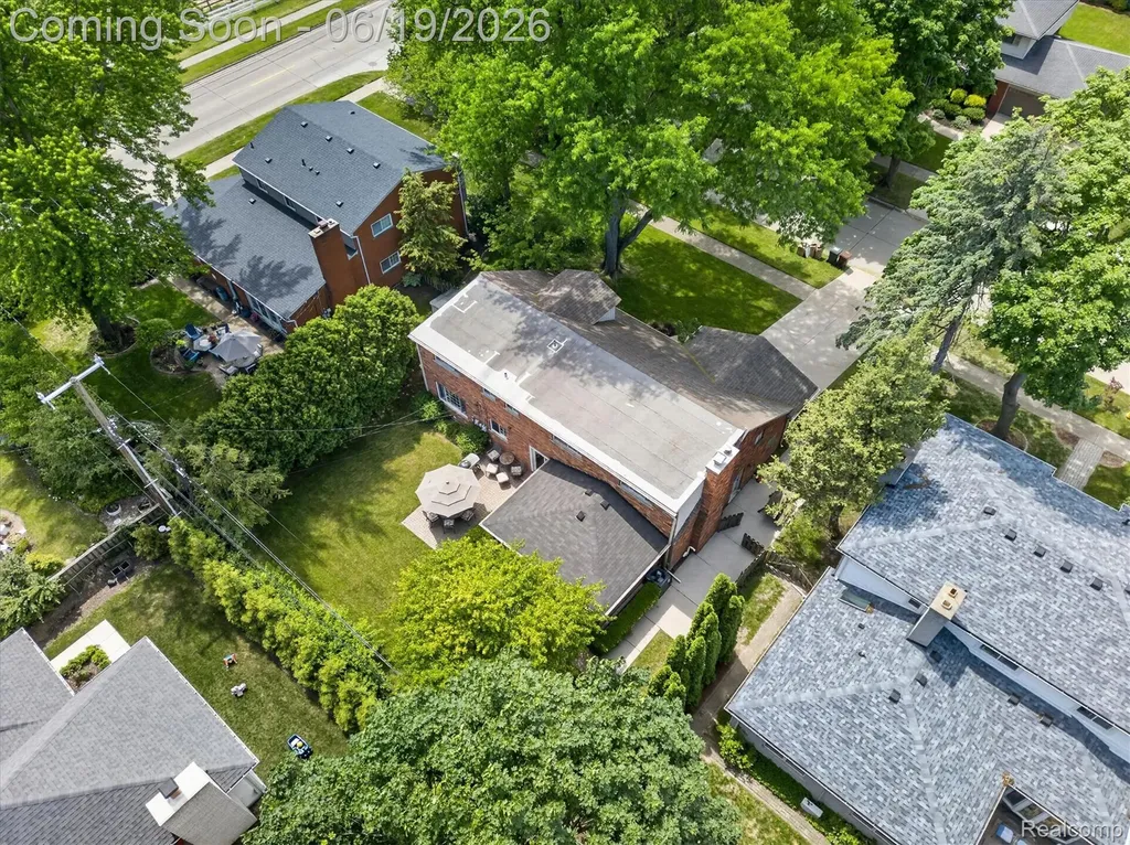 19780 Edshire Lane Grosse Pointe Woods City MI 48236