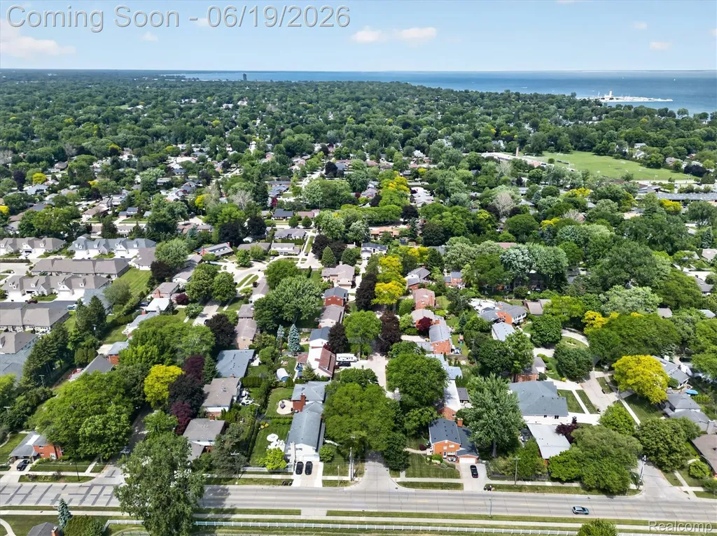 19780 Edshire Lane Grosse Pointe Woods City MI 48236