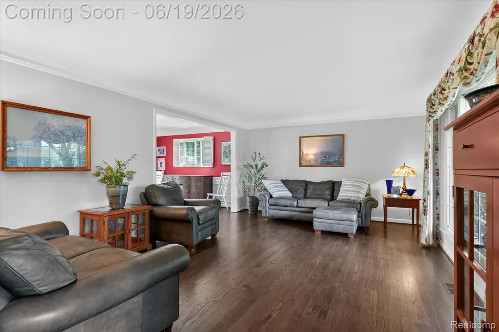 19780 Edshire Lane Grosse Pointe Woods City MI 48236