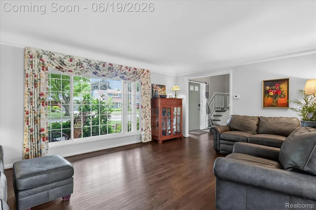 19780 Edshire Lane Grosse Pointe Woods City MI 48236