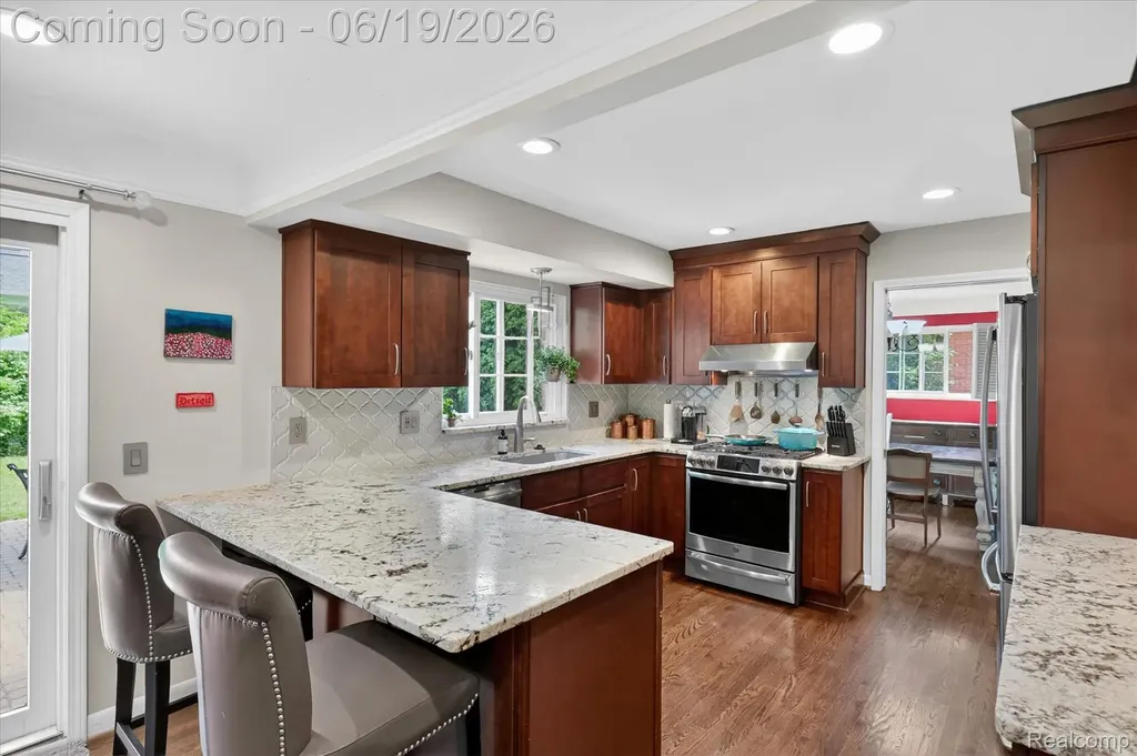 19780 Edshire Lane Grosse Pointe Woods City MI 48236