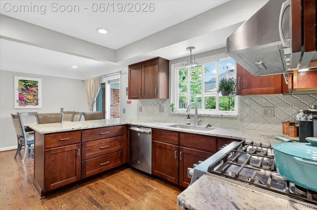 19780 Edshire Lane Grosse Pointe Woods City MI 48236