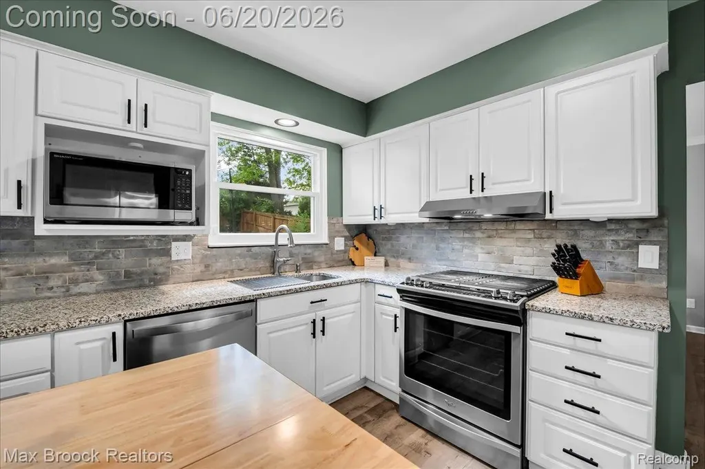 24248 Hampton Hill Street Novi City MI 48375