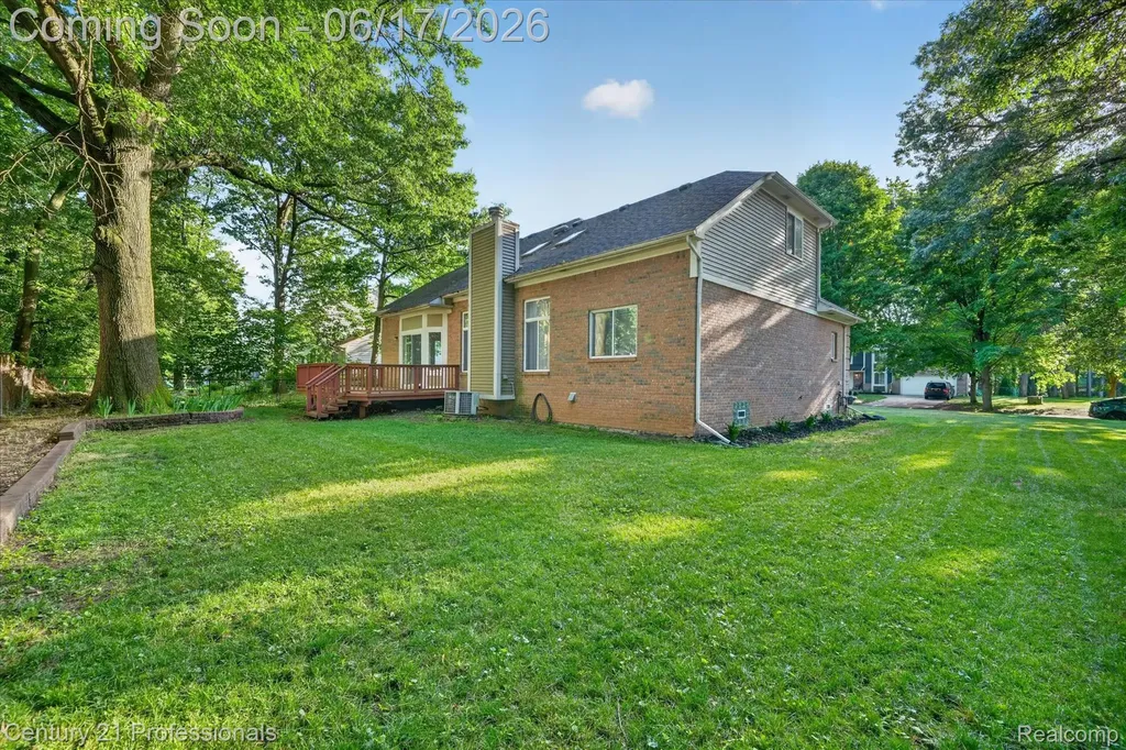 1655 Cardinal Ridge West Bloomfield Charter Township MI 48324