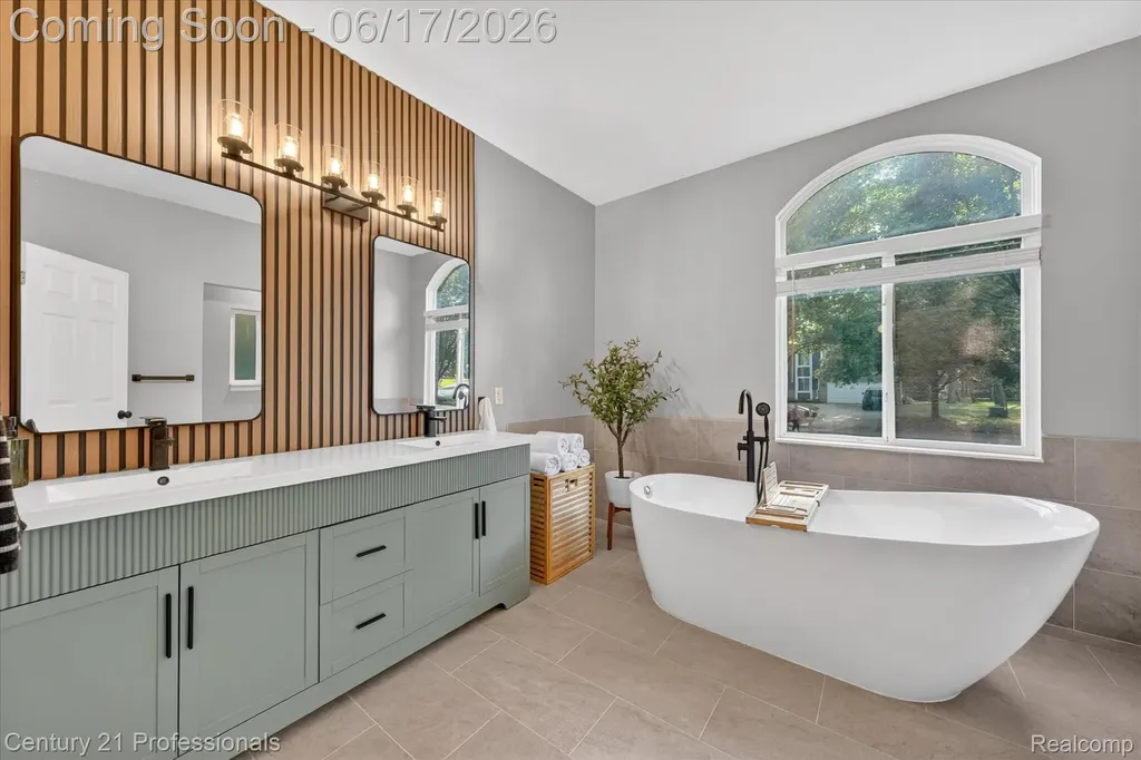 1655 Cardinal Ridge West Bloomfield Charter Township MI 48324
