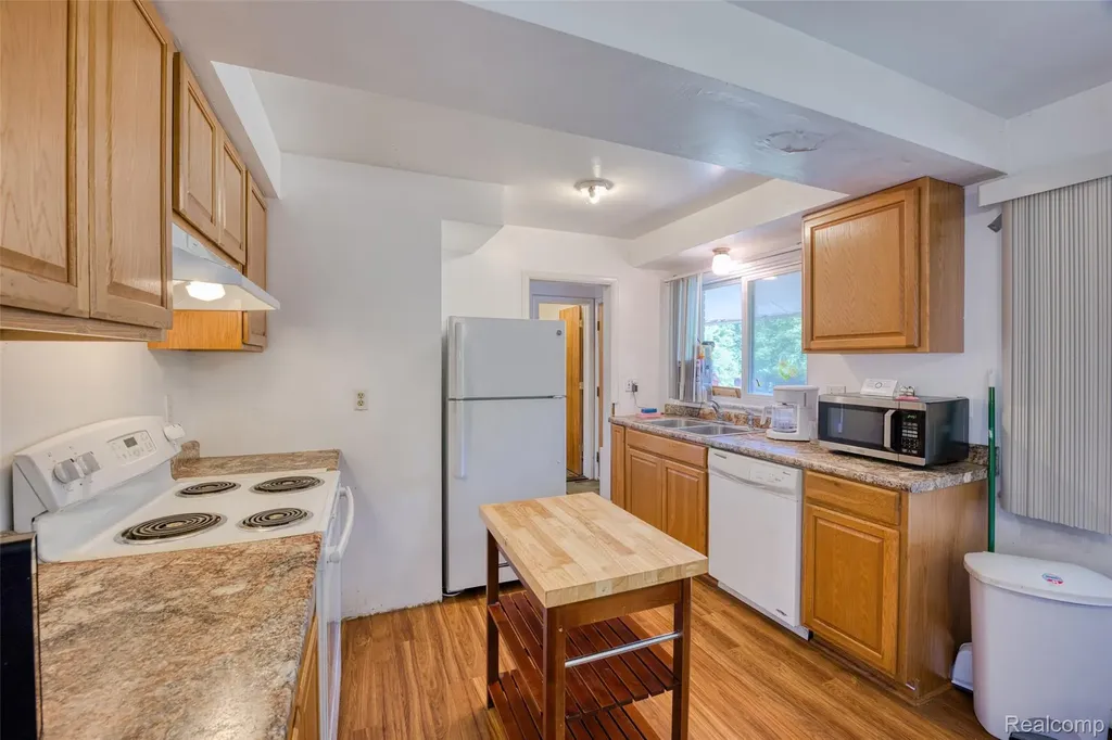3020 Glengary Road Commerce Charter Township MI 48382
