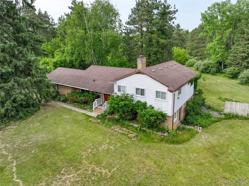 3020 Glengary Road Commerce Charter Township MI 48382