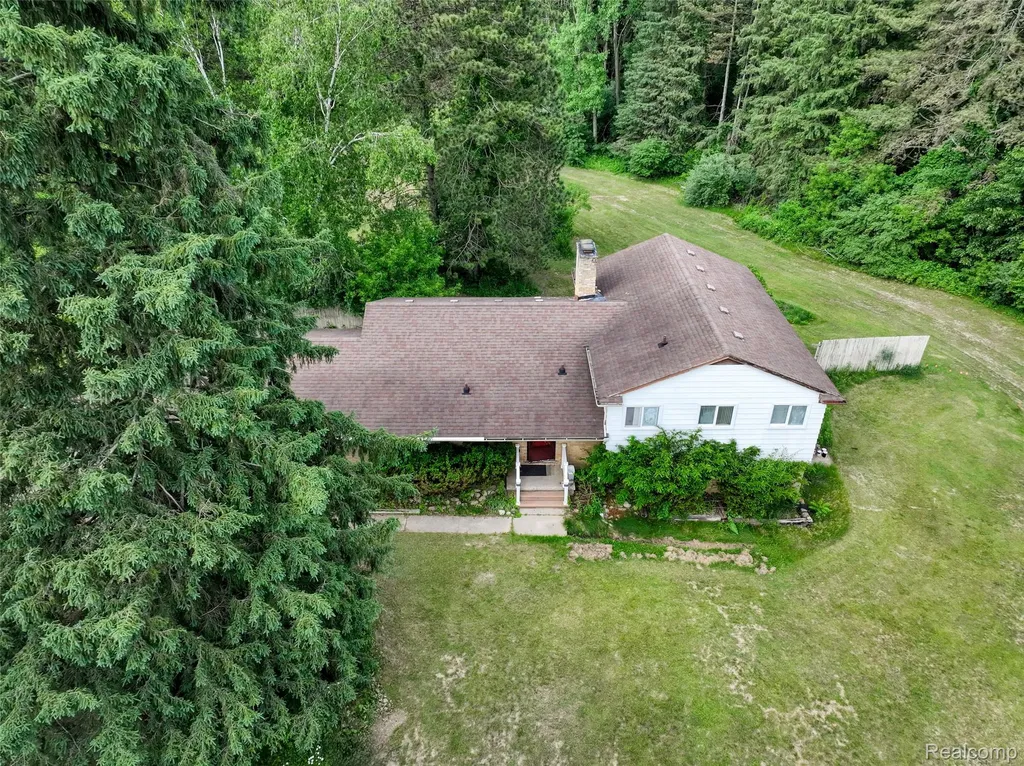 3020 Glengary Road Commerce Charter Township MI 48382