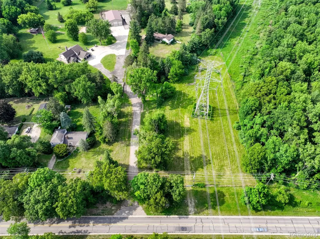 3020 Glengary Road Commerce Charter Township MI 48382