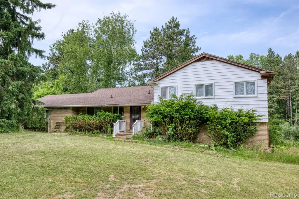 3020 Glengary Road Commerce Charter Township MI 48382