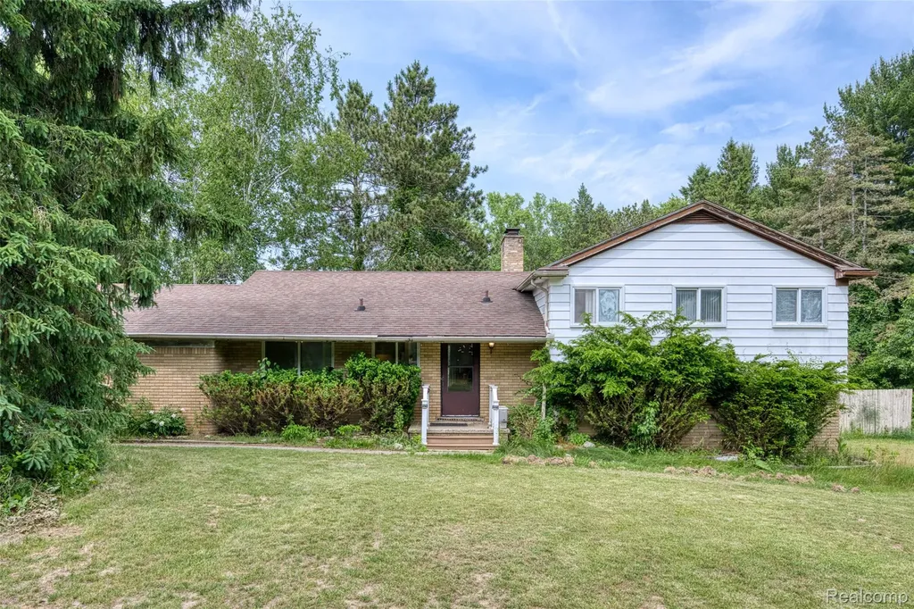 3020 Glengary Road Commerce Charter Township MI 48382