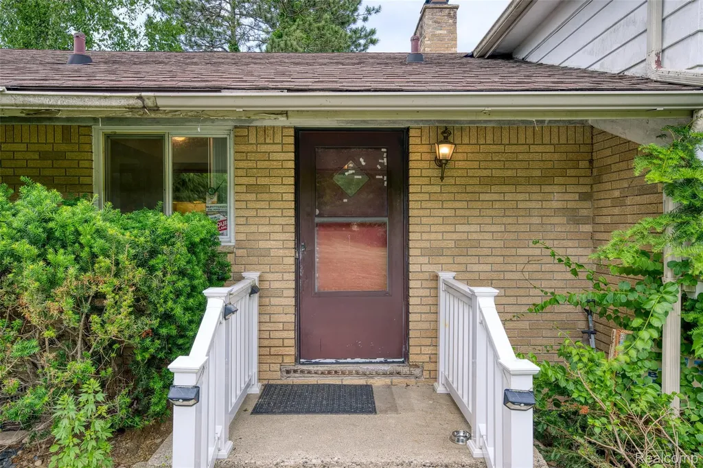 3020 Glengary Road Commerce Charter Township MI 48382