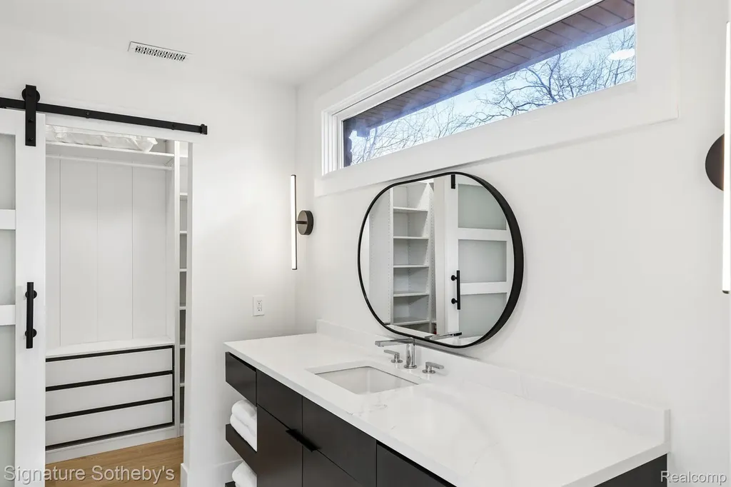 2532 Cedar Brook Court Rochester Hills City MI 48309