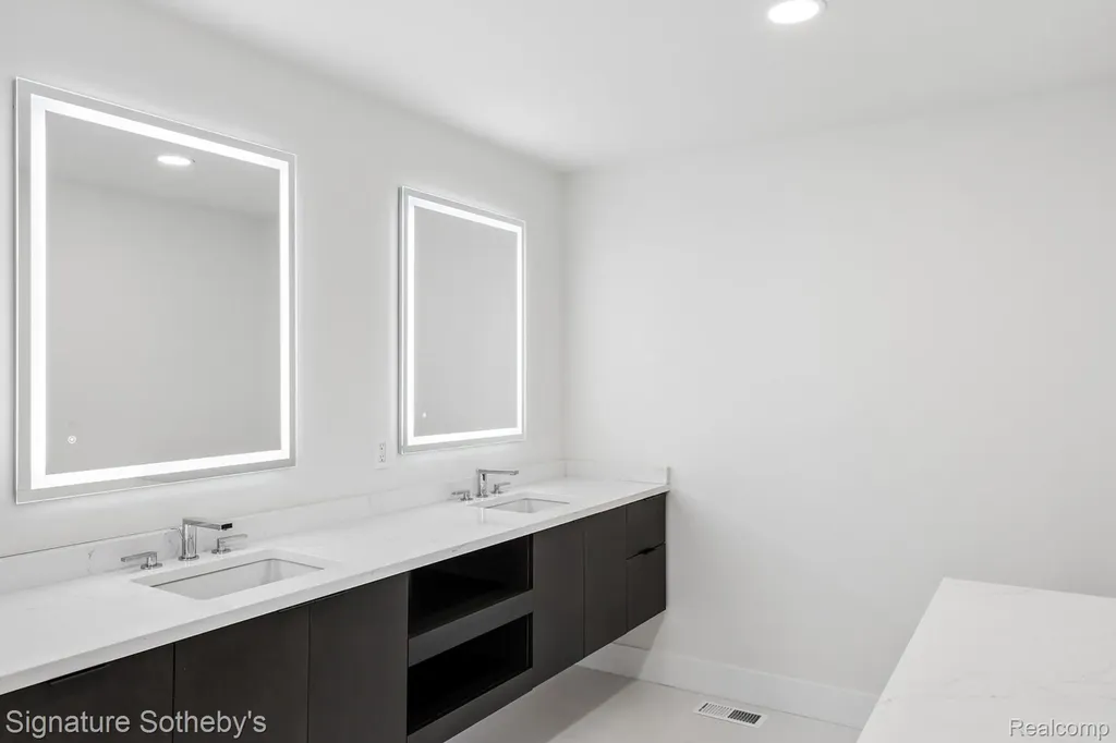 2532 Cedar Brook Court Rochester Hills City MI 48309