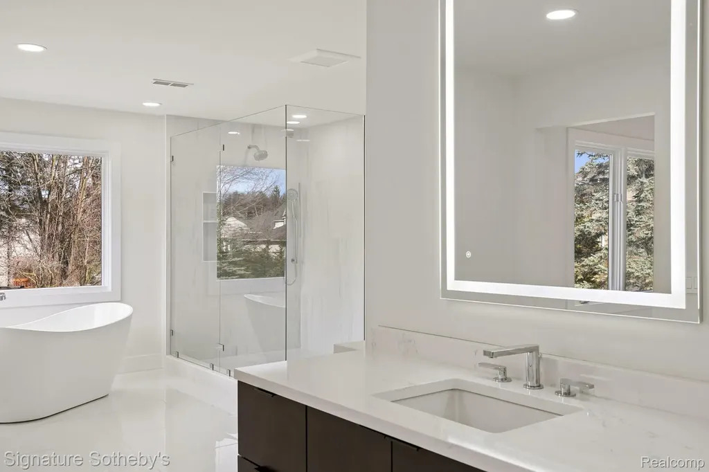 2532 Cedar Brook Court Rochester Hills City MI 48309