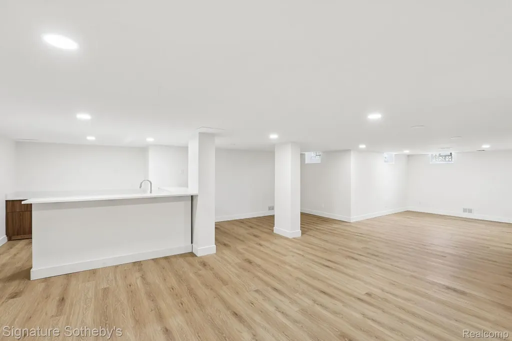 2532 Cedar Brook Court Rochester Hills City MI 48309