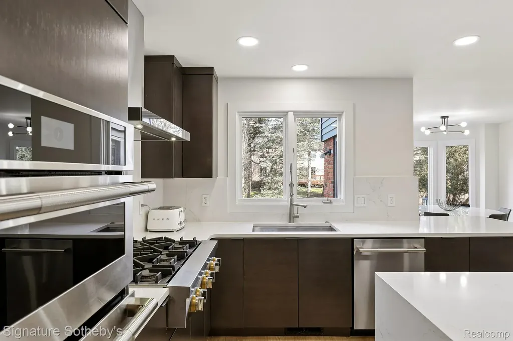 2532 Cedar Brook Court Rochester Hills City MI 48309