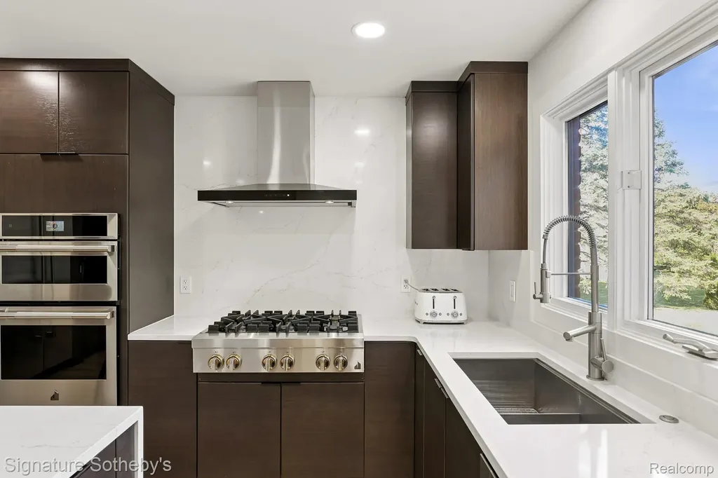 2532 Cedar Brook Court Rochester Hills City MI 48309