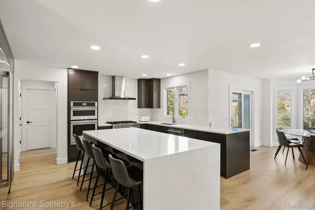 2532 Cedar Brook Court Rochester Hills City MI 48309