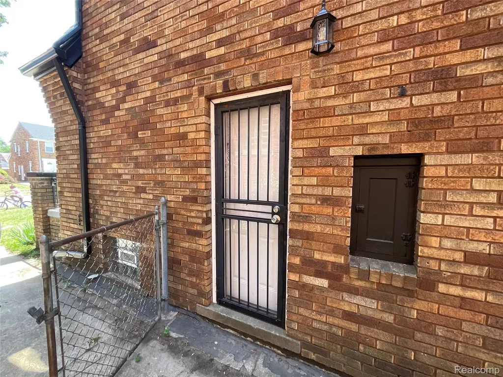 17165 Wisconsin Street Detroit City MI 48221