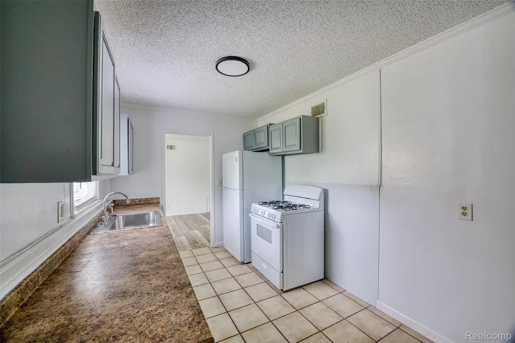 585 Olds Street Ypsilanti City MI 48198