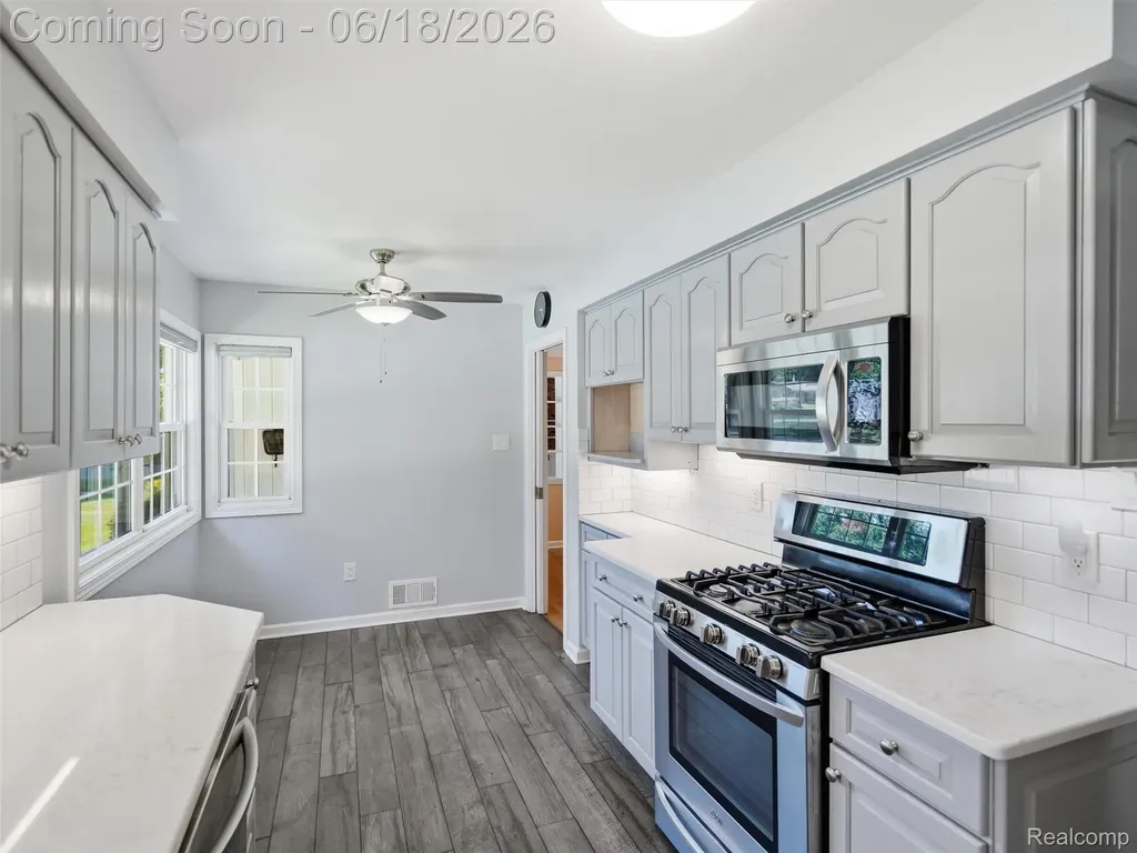 34155 Oakdale Street Livonia City MI 48154