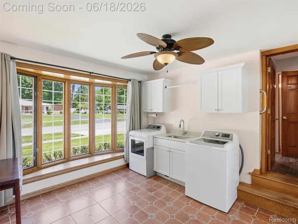 34155 Oakdale Street Livonia City MI 48154