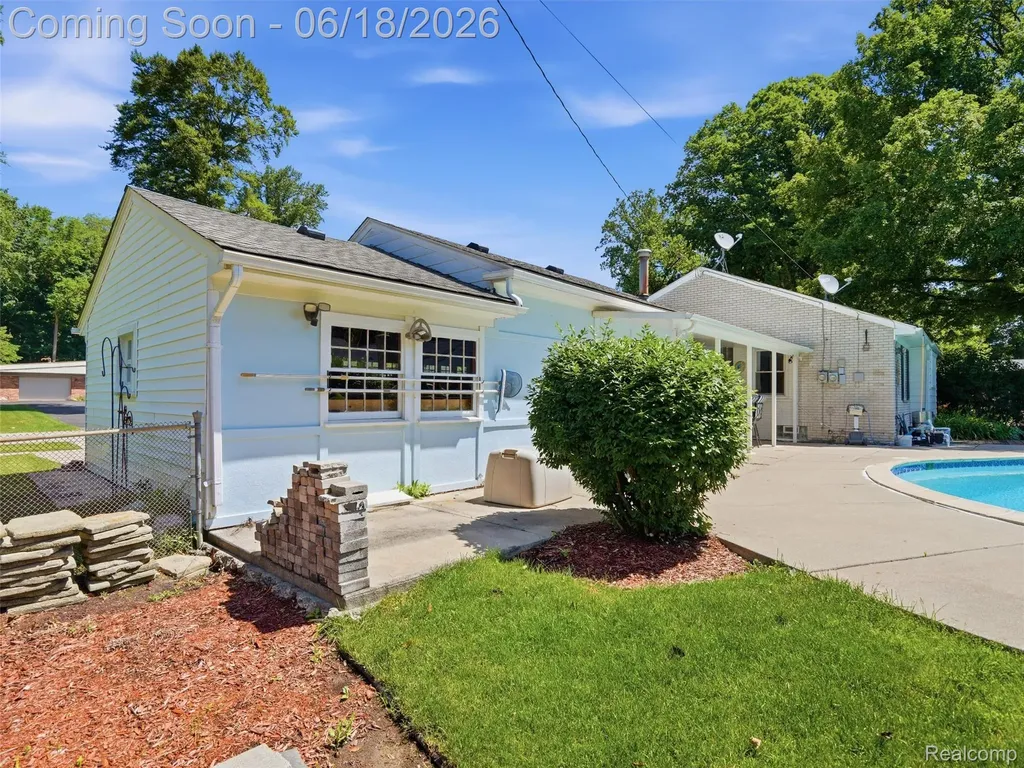 34155 Oakdale Street Livonia City MI 48154