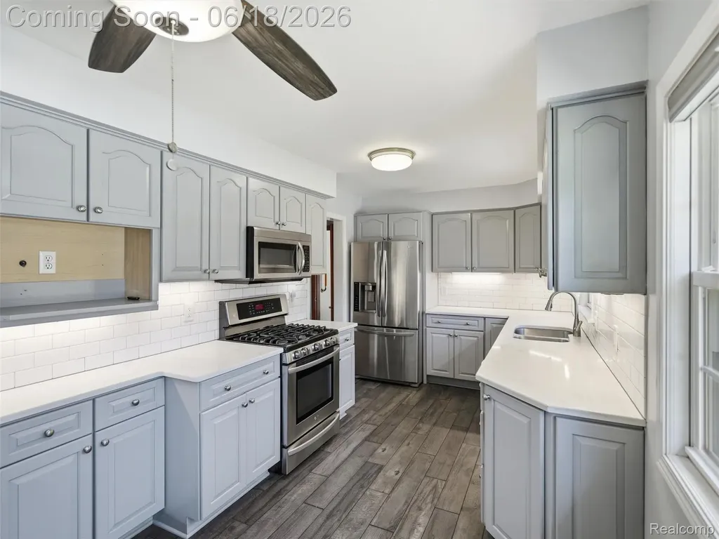 34155 Oakdale Street Livonia City MI 48154