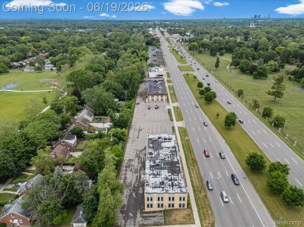 17421-17321 Telegraph Detroit City MI 48219