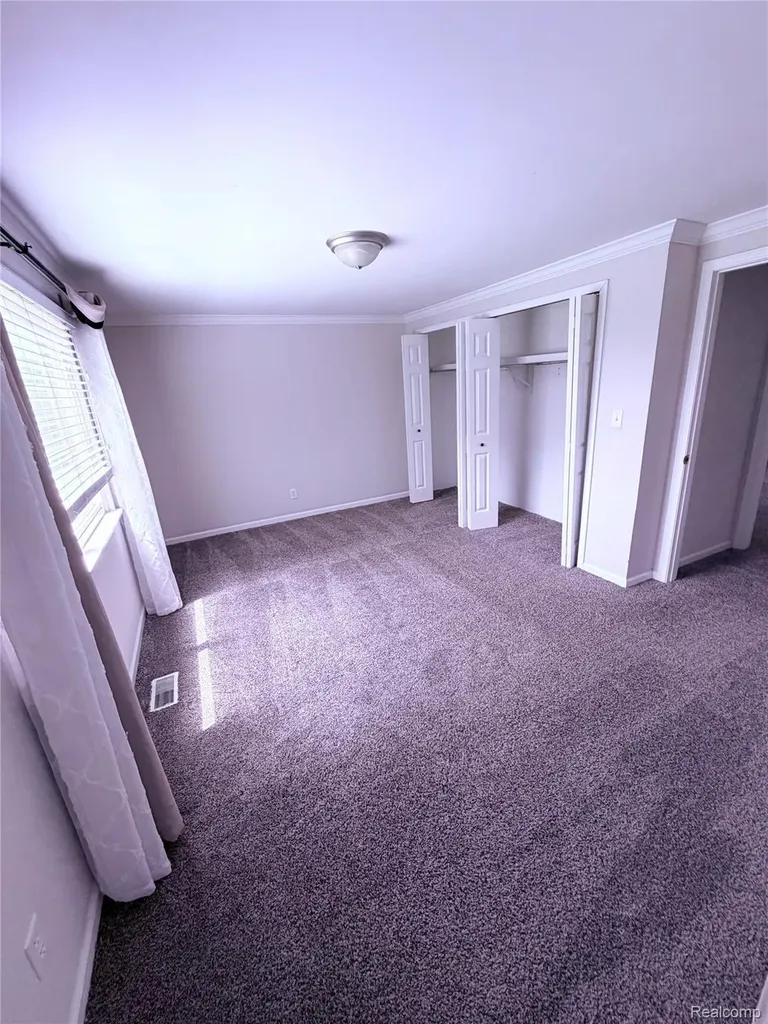 6366 Walker Drive Troy City MI 48085