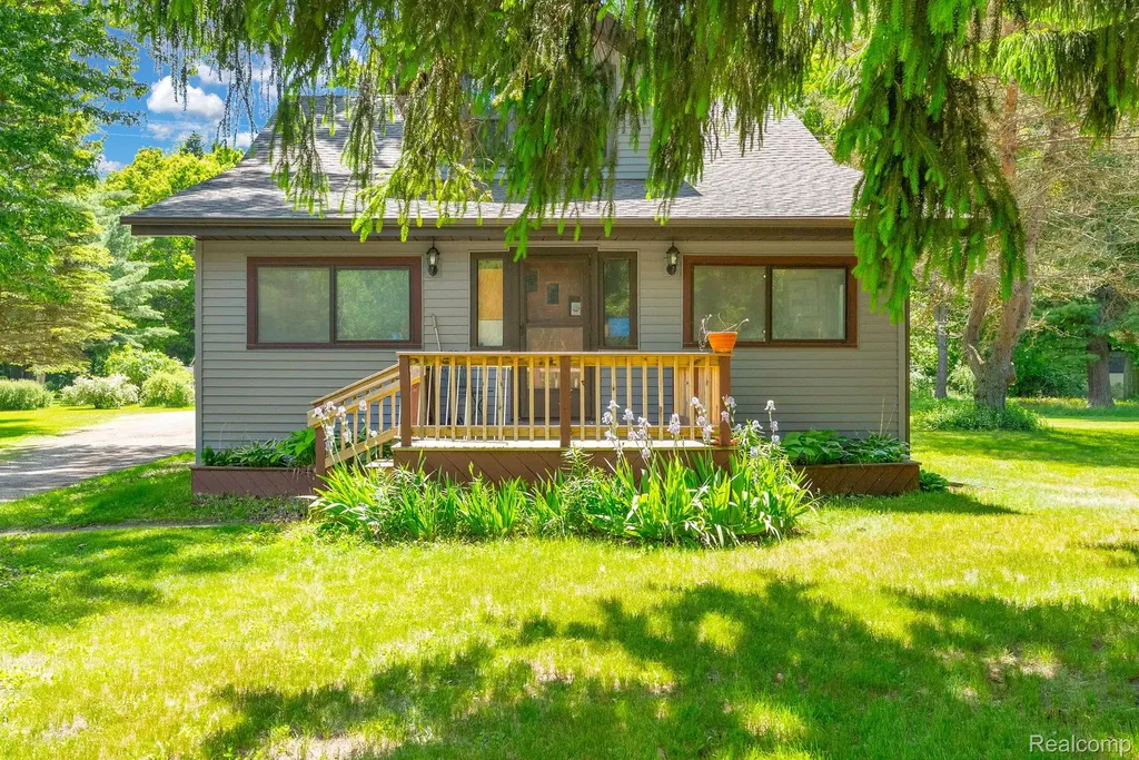 4207 Pine Grove Avenue Fort Gratiot Charter Township MI 48059