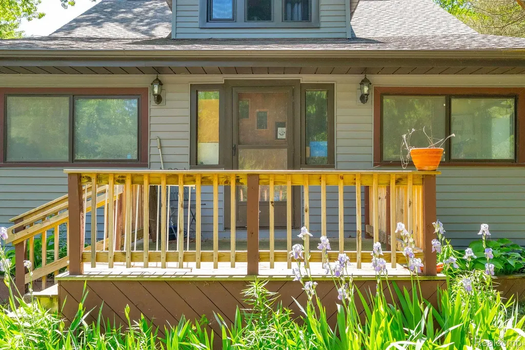 4207 Pine Grove Avenue Fort Gratiot Charter Township MI 48059