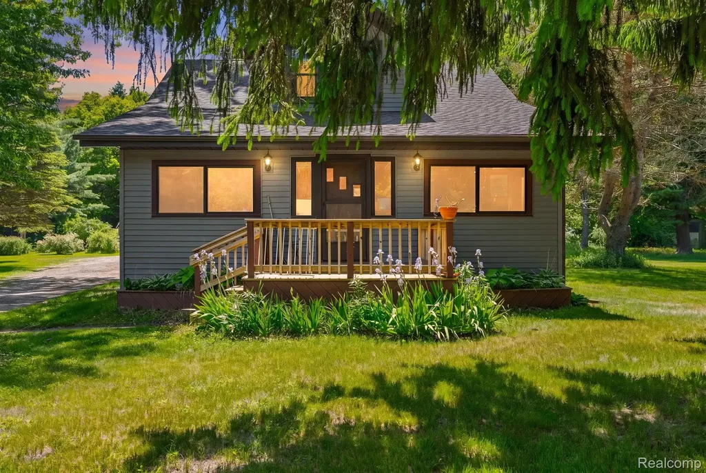 4207 Pine Grove Avenue Fort Gratiot Charter Township MI 48059