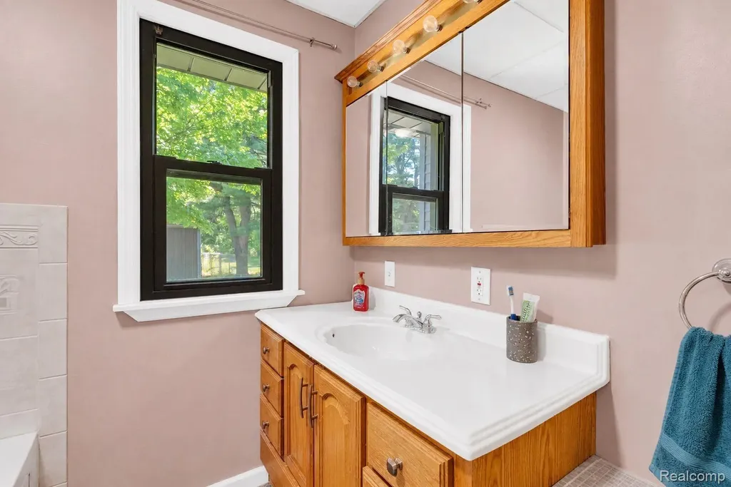 4207 Pine Grove Avenue Fort Gratiot Charter Township MI 48059