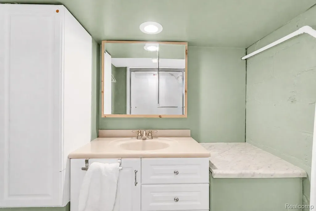 4207 Pine Grove Avenue Fort Gratiot Charter Township MI 48059