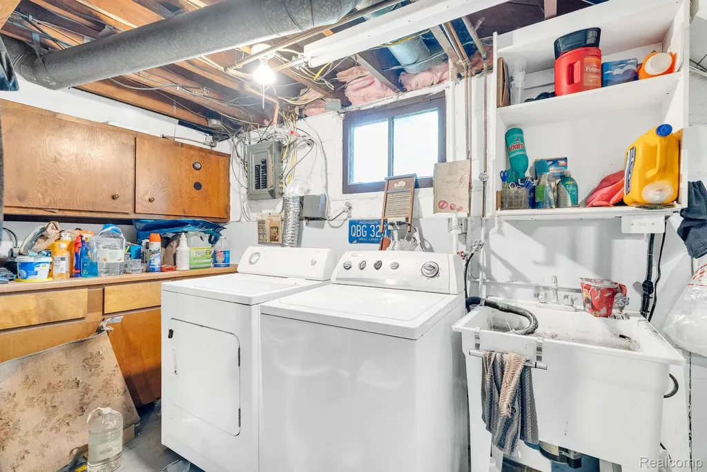 4207 Pine Grove Avenue Fort Gratiot Charter Township MI 48059